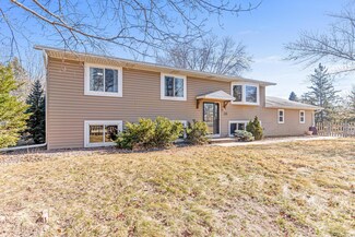 2449 Shryer Ave E, Saint Paul, MN 55109