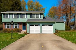 121 Parklane Dr, Slippery Rock, PA 16057