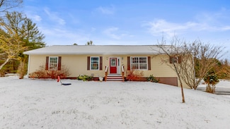 233 Middle St, Farmington, ME 04938