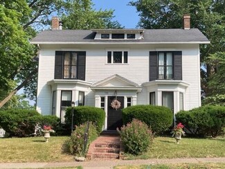 700 W 3rd St, Muscatine, IA 52761