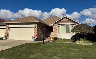 15851 Horseshoe Path Ct, Clinton Township, MI 48035