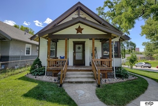 902 S 38th Ave, Omaha, NE 68105