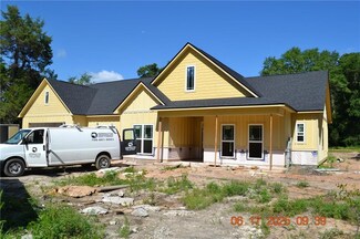 374 Mclendon Rd, Fort Mitchell, AL 36856