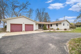 449 Quarterline St, Newaygo, MI 49337