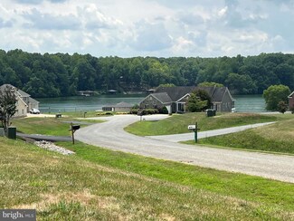 6517 Harbour Point Dr, Mineral, VA 23117