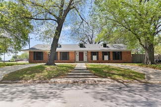 800 Western Hills Dr, Sherman, TX 75092