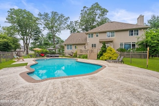 21 Old Queens Ct, Eatontown, NJ 07724