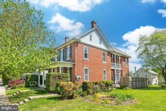 319 N Broad St, Lititz, PA 17543
