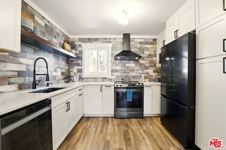 18547 Collins St Unit B1, Tarzana, CA 91356