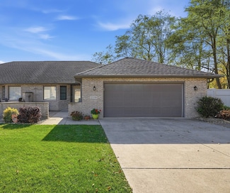 239 Laura Ln, Hobart, IN 46342