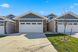 213 NW Waverly Dr, Waukee, IA 50263