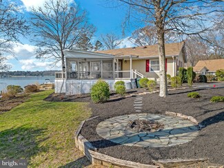 197 N Lakeshore Dr, Louisa, VA 23093