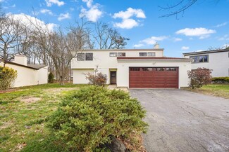 197 Starlight Ct, Old Bridge, NJ 08857