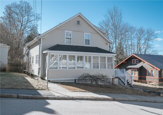 88 Summit Ave, West Warwick, RI 02893