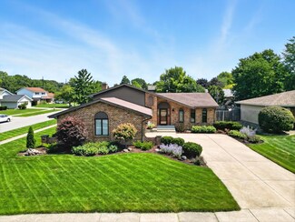 2413 Venice Dr, Schererville, IN 46375