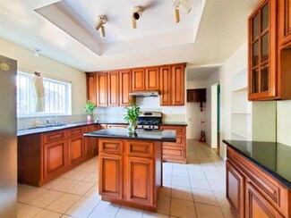 9875 Stearns Ave, Oakland, CA 94605