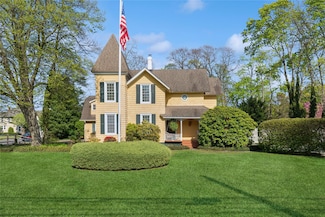 163 Bayport Ave, Bayport, NY 11705