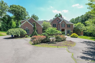 215 Old Mountain Rd, Farmington, CT 06032