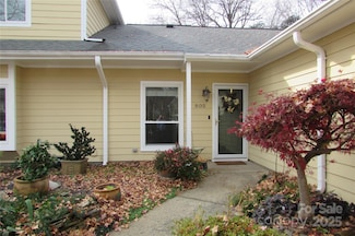 805 Sardis Cove Dr, Charlotte, NC 28270