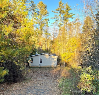 6 Woodland St, Spruce Pine, NC 28777