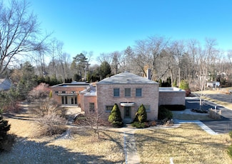 8301 N Allen Ln, Milwaukee, WI 53217