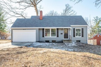 5916 Windsor Dr, Des Moines, IA 50312