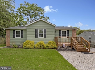 402 Bayview Dr, Edgewater, MD 21037