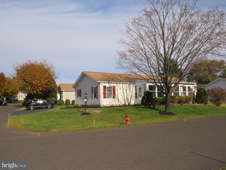 100 Acorn Ct E, New Hope, PA 18938