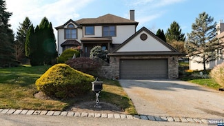 11 Cypress Ln, Hamburg, NJ 07419