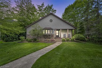 1536 Lake Crest Dr, Roaming Shores, OH 44084