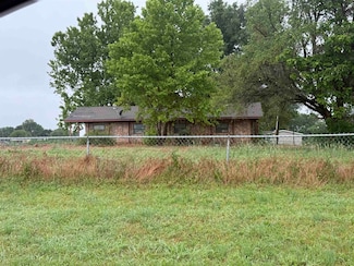 915 E A St, Watonga, OK 73772