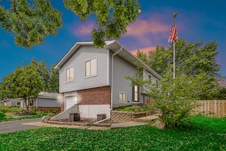 570 Sundance Ct, Carol Stream, IL 60188