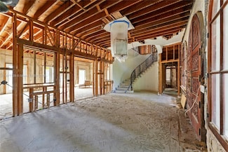 5681 Pine Tree Dr, Miami Beach, FL 33140