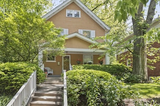 2353 Ridge Ave, Evanston, IL 60201