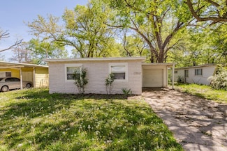 3141 E Glen Oaks Dr, Wichita, KS 67216