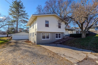 325 S 8th Ave W, Newton, IA 50208