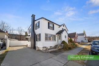 7 Weaver St, Little Falls, NJ 07424