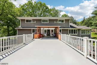 20 Old Farm Rd, Caldwell, NJ 07006
