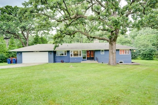 24W360 Hemlock Ln, Naperville, IL 60540
