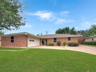 2009 Sheriff Dr, Grand Prairie, TX 75051