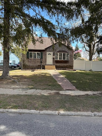 253 Sears Rd, West Islip, NY 11795