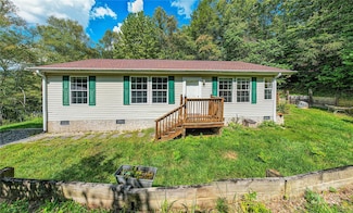 11 Grand Canyon Dr, Hendersonville, NC 28792
