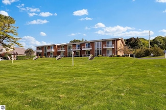 8050 Peninsula Dr Unit 10, Traverse City, MI 49686