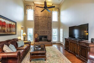 740 Andover Village Dr, Lexington, KY 40509