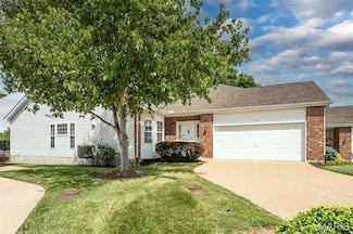 303 Holloway Ridge Ct, Ballwin, MO 63011