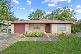 8223 Holiday Ln, Houston, TX 77075