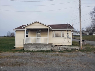 141 Elkins Ave, Masontown, WV 26542