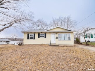 1426 Jefferson St, Pekin, IL 61554