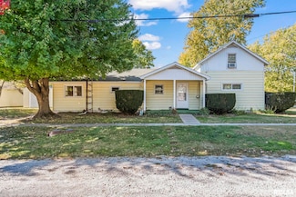 123 N Henderson St, Virden, IL 62690
