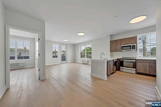 1 Center St Unit 305, Clifton, NJ 07011